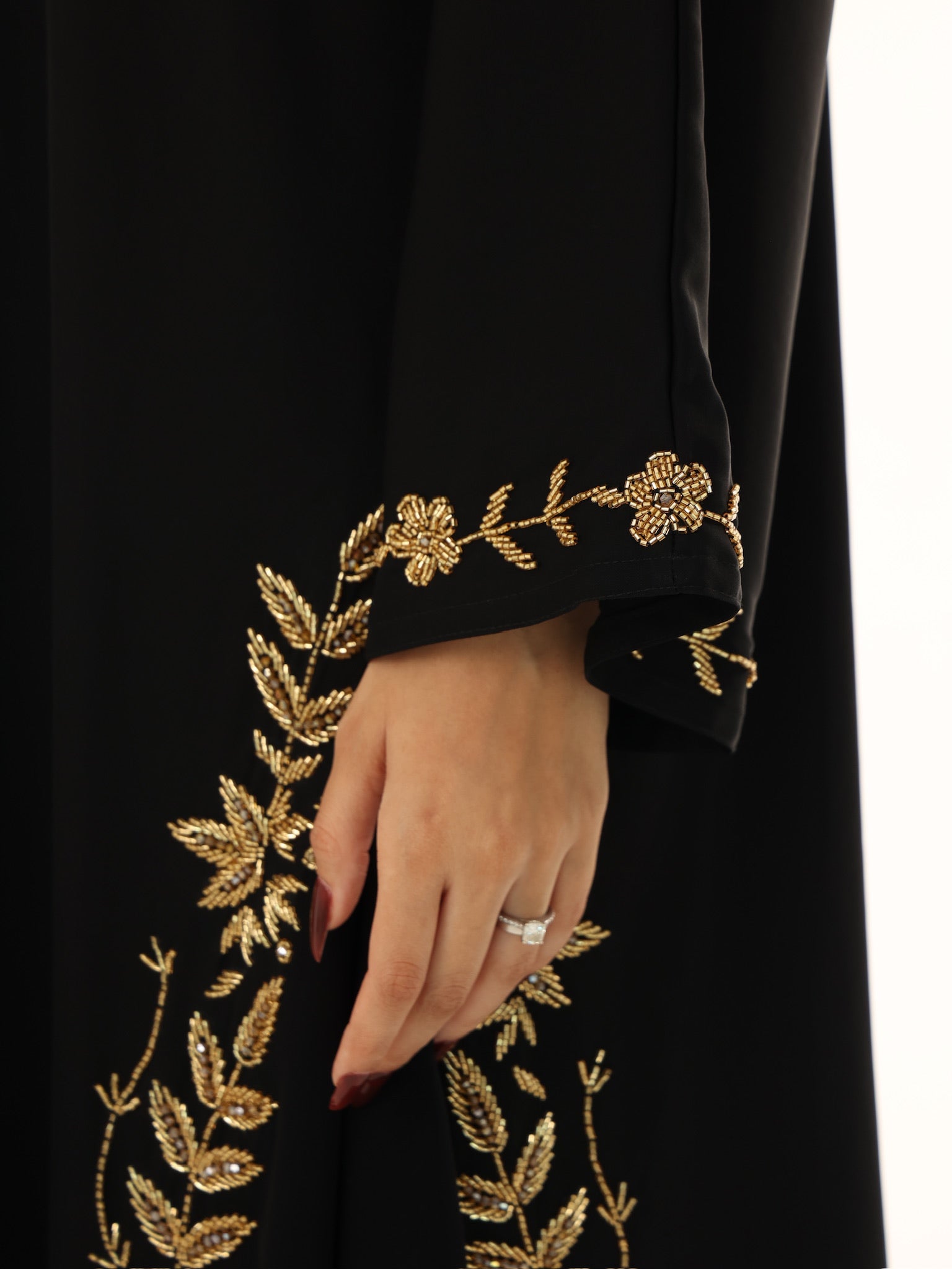 Hamsah Dhahabiya Abaya